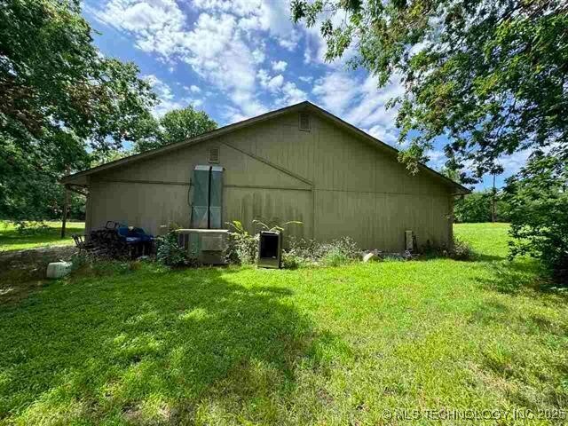 Property Photo: 802 E Brissy Street OK 74023