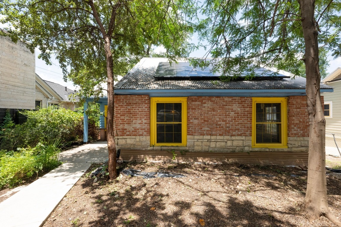 Property Photo: 1502 Wethersfield Road TX 78703