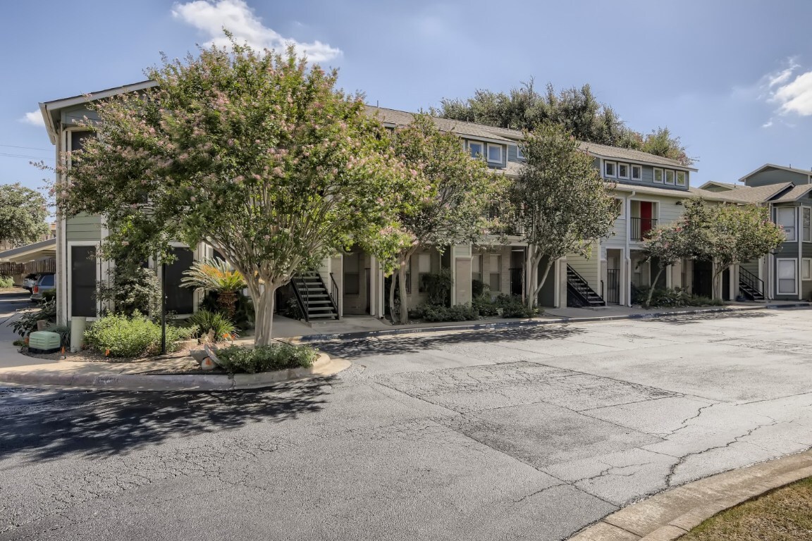 Property Photo: 2104 Cullen Avenue 7-206 TX 78757