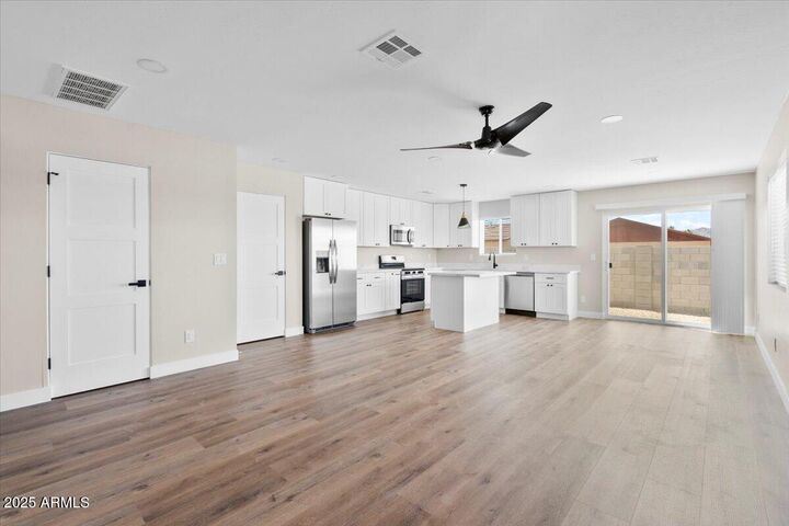 Property Photo:  2555 E Broadway Road  AZ 85040 