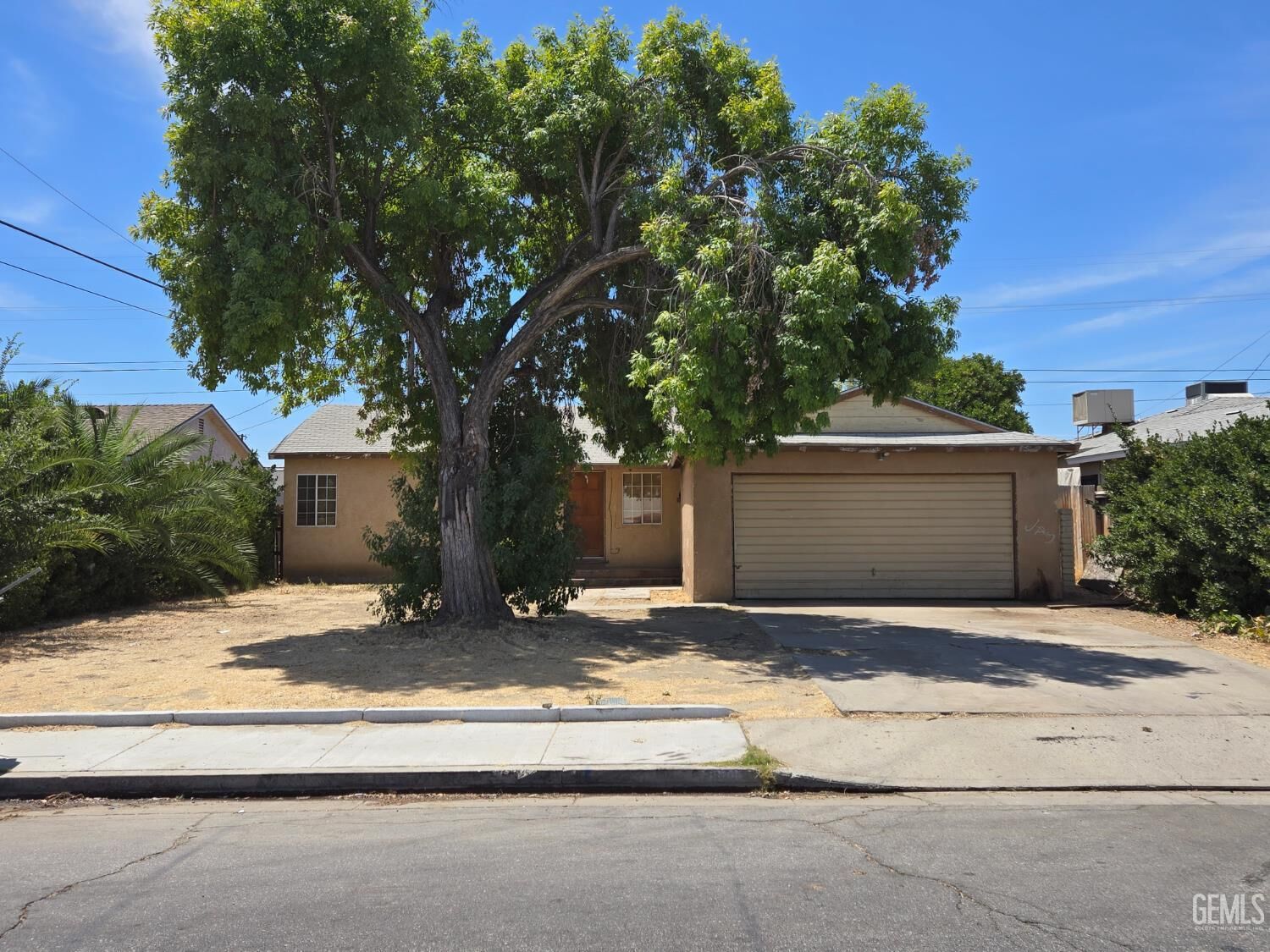 Property Photo: 1901 Bradley Avenue CA 93304