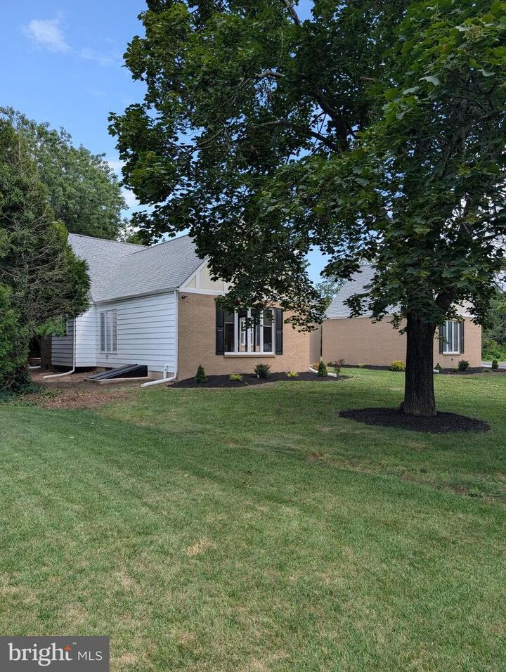Property Photo:  1037 Queens Road  NJ 08361 