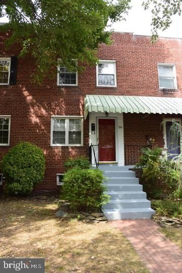 Property Photo: 524 E Luray Avenue E VA 22301