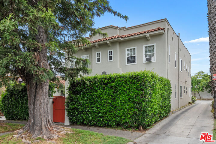 Property Photo:  1357 S Cloverdale Ave  CA 90019 