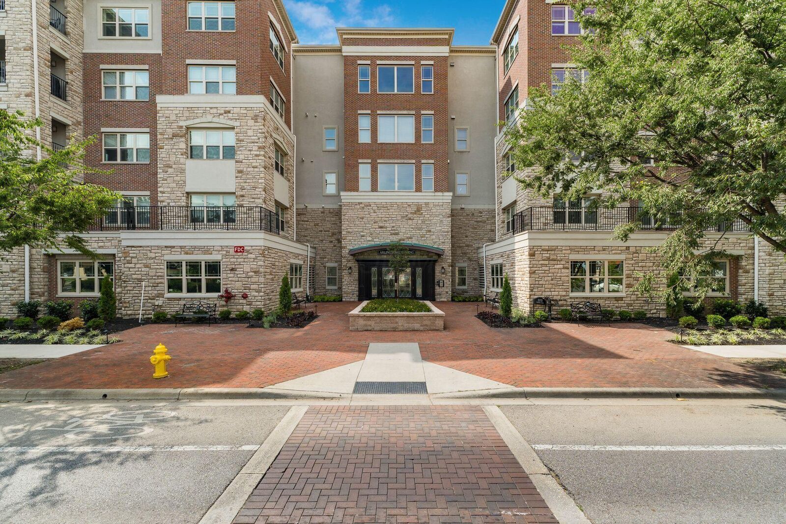 Property Photo: 3175 Tremont Road OH 43221