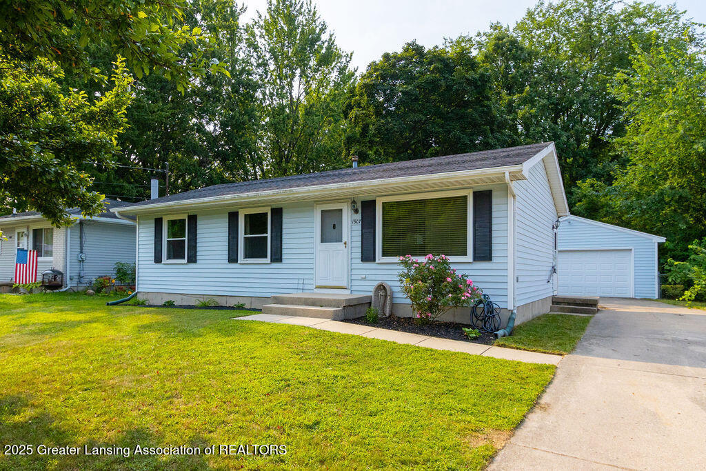 Property Photo: 1907 Moffitt Street MI 48911
