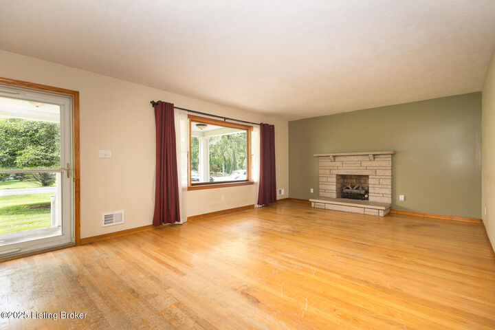 Property Photo:  8101 Watterson Trail Trail  KY 40299 