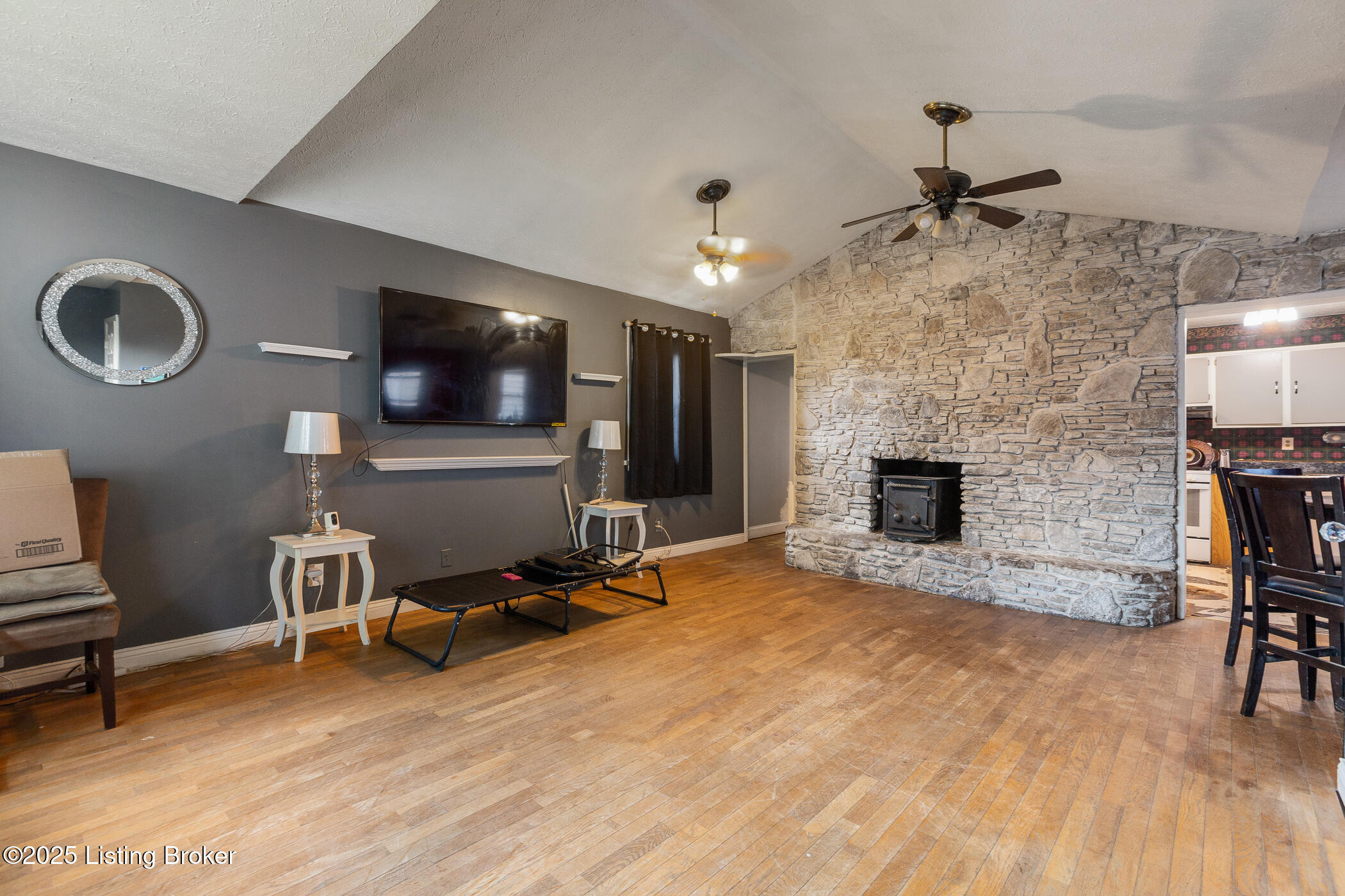 Property Photo:  2823 Montgomery St  KY 40212 