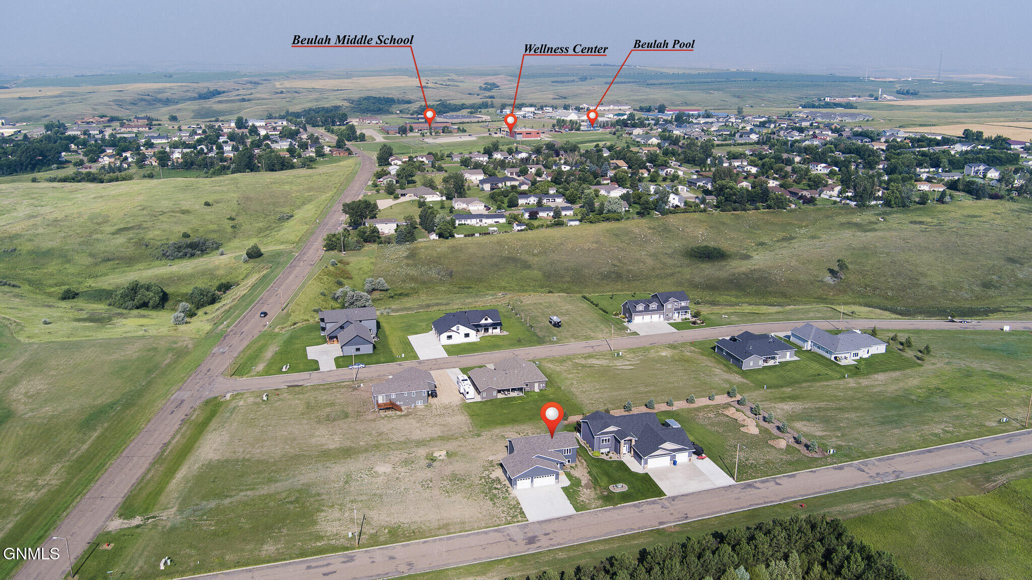 Property Photo:  1709 Blackstone Loop E  ND 58523 