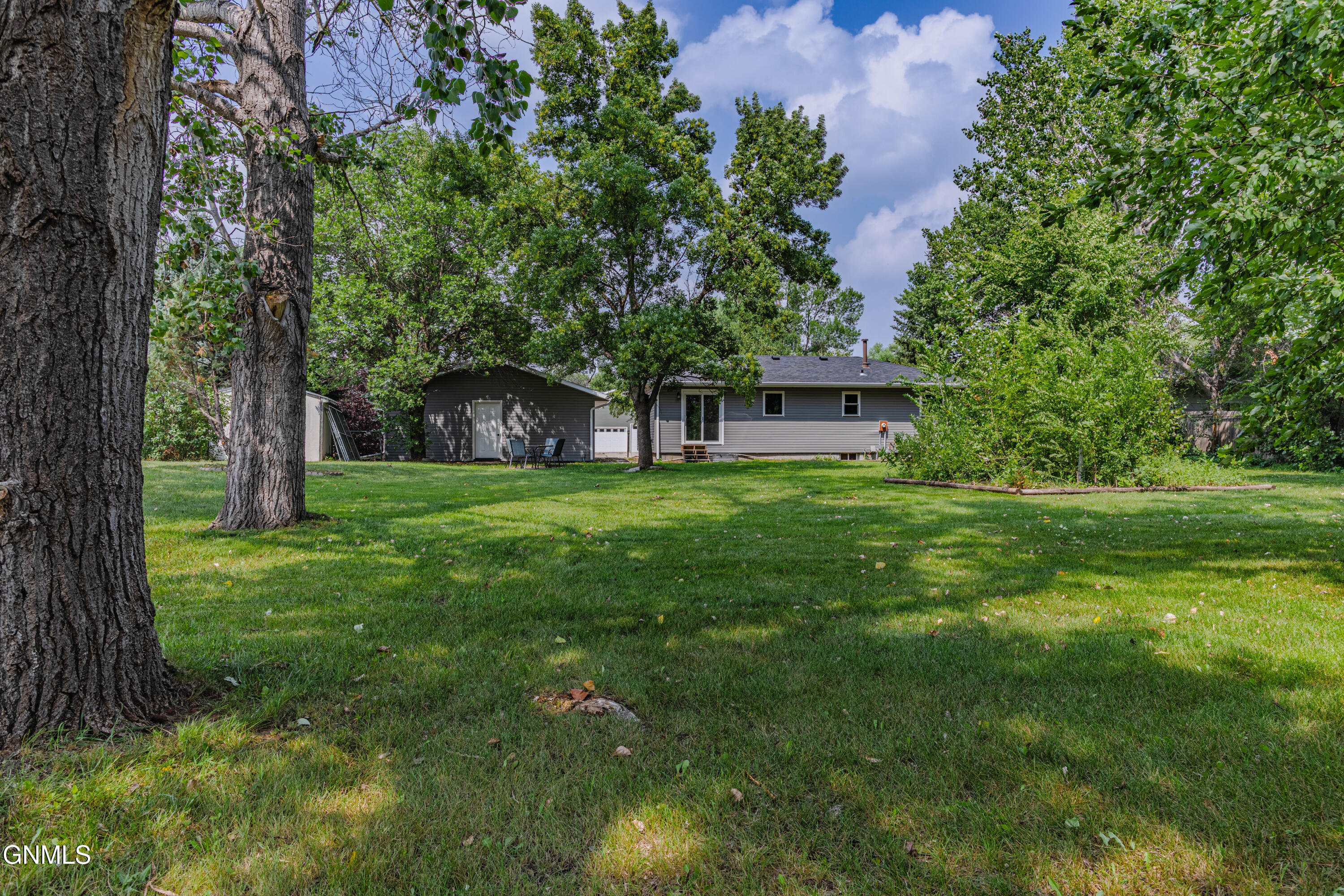 Property Photo:  61 McDougall Drive  ND 58504 