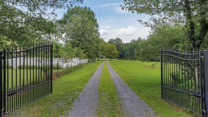 19 Allens Corner Rd  Raritan Twp. NJ 08822 photo