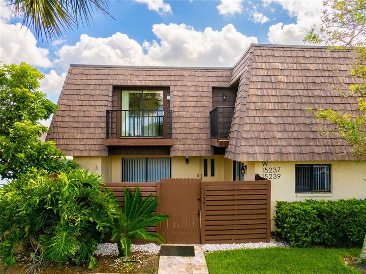 Property Photo: 15239 W Pond Woods Drive 402 FL 33618