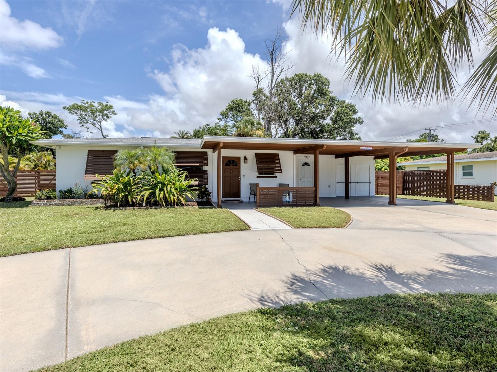 Property Photo:  837 Laurel Avenue  FL 34285 