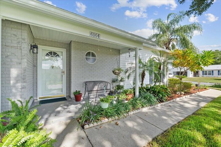 Property Photo:  6004 Sanderling Drive  FL 33809 