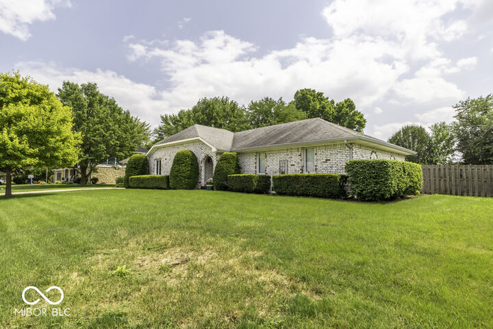 Property Photo: 555 Green Meadow Drive IN 46143