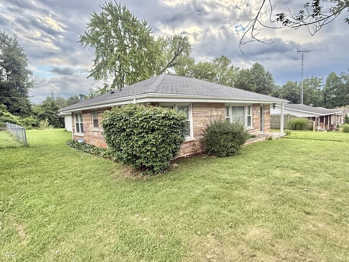 Property Photo:  521 Ashland Street  IN 47220