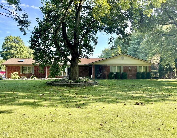 72 E Maple Drive  Franklin IN 46131 photo
