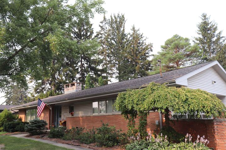 Property Photo:  2105 Marlou Court  MI 48603 