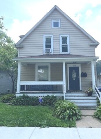 Property Photo:  918 N Ash Street  IL 60085 