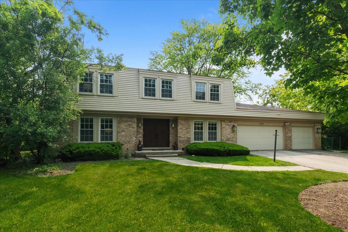 Property Photo: 805 Brand Lane IL 60015