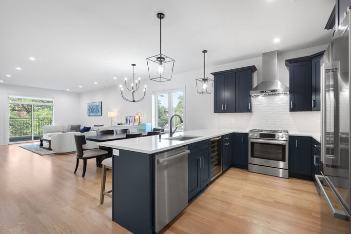 Property Photo:  4441 N Ashland Avenue 201  IL 60640 