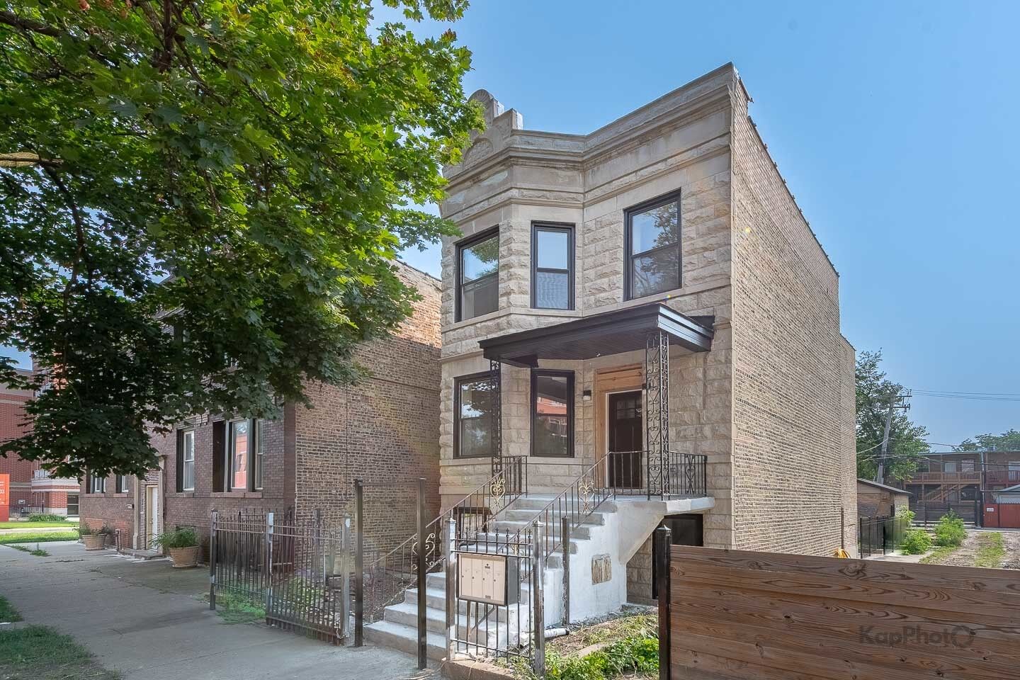 Property Photo: 653 N Lawndale Avenue IL 60624
