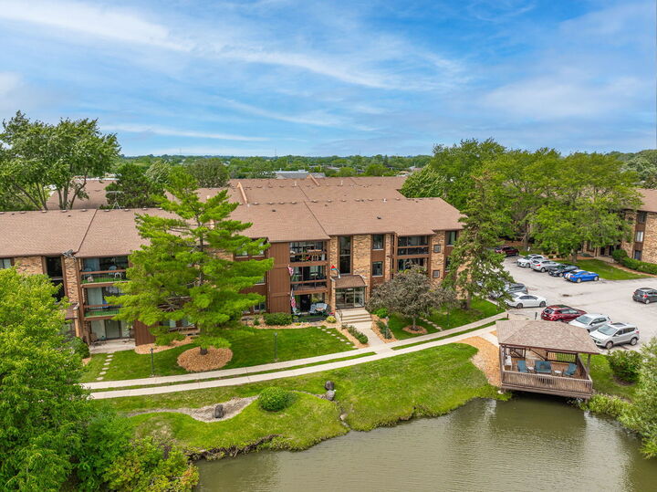 Property Photo: 7501 175th Street 13 IL 60477