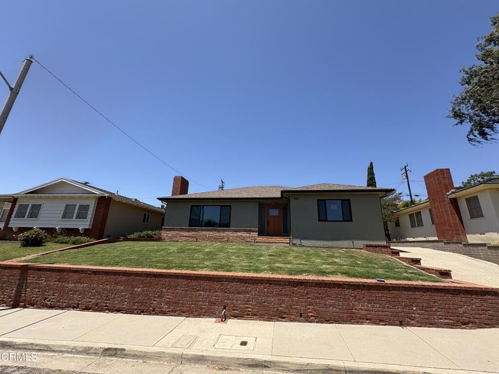 Property Photo: 963 La Vuelta Place CA 93060