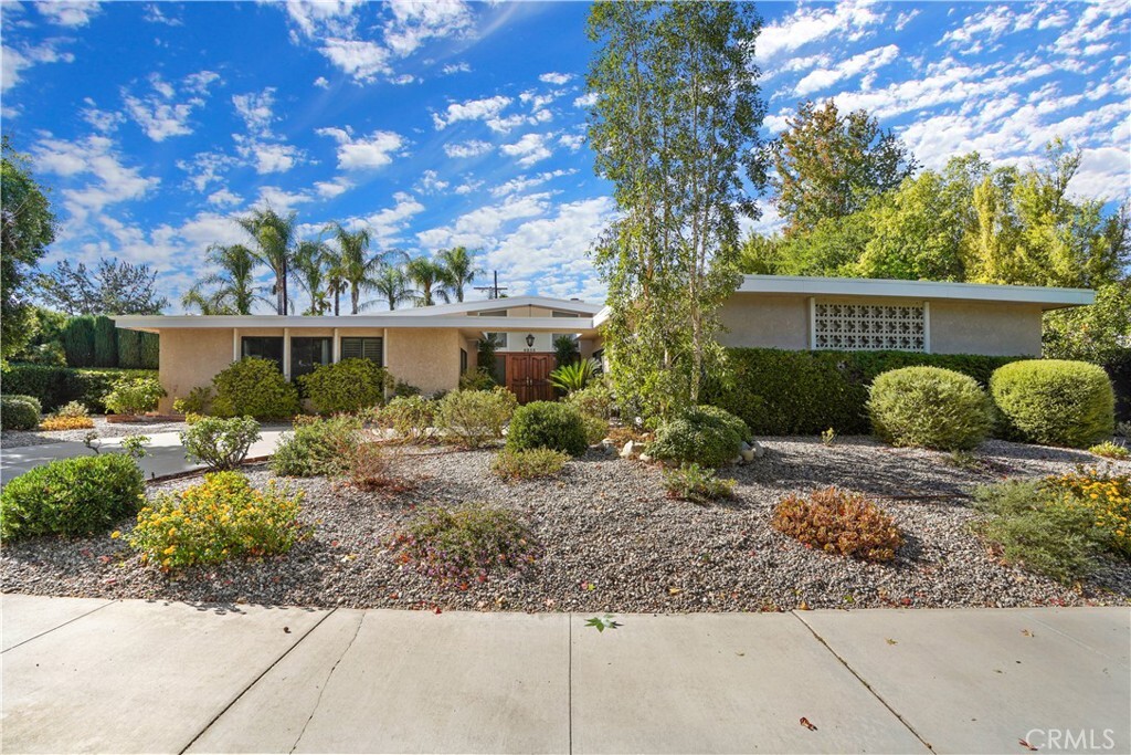 Property Photo:  6233 Capistrano Avenue  CA 91367 
