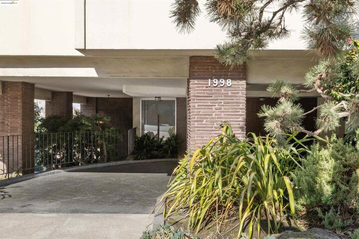 1998 Pacific Ave 202  San Francisco CA 94109 photo