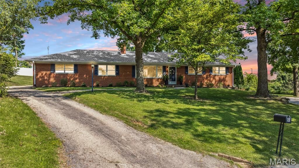 Property Photo: 9 Hedgewood Lane MO 63011