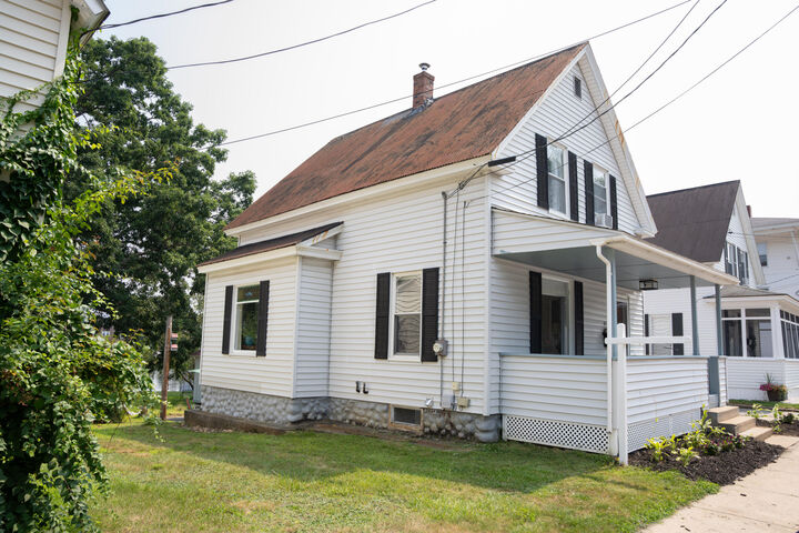 Property Photo:  45 Riverside Avenue  ME 04073 