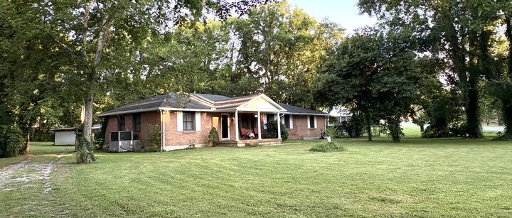 Property Photo: 456 Ewing Ln TN 37207