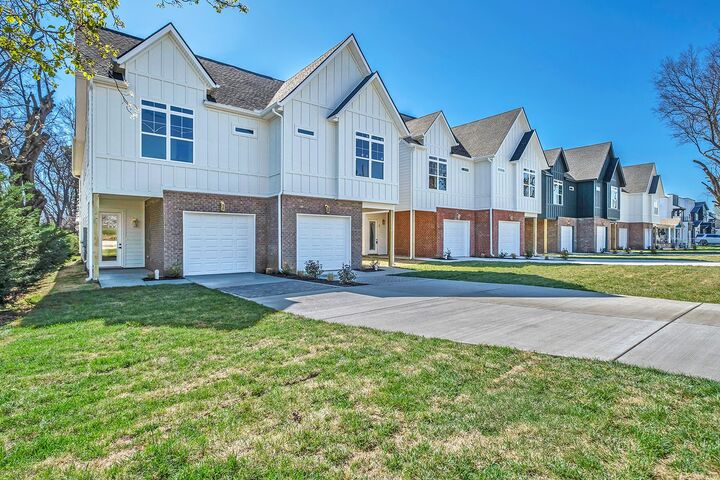 Property Photo: 1909 Ashton Ave TN 37218
