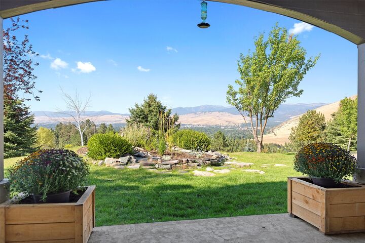 Property Photo: 901 Ben Hogan Drive MT 59803