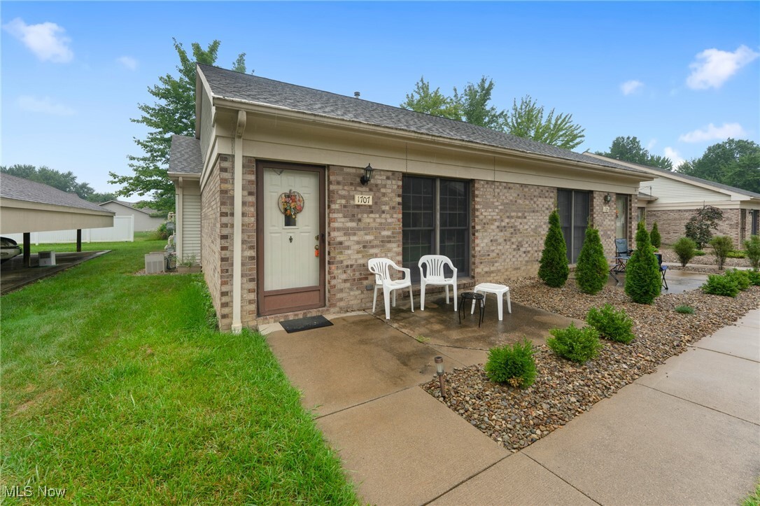Property Photo:  1707 West Hampton Drive  OH 44515 