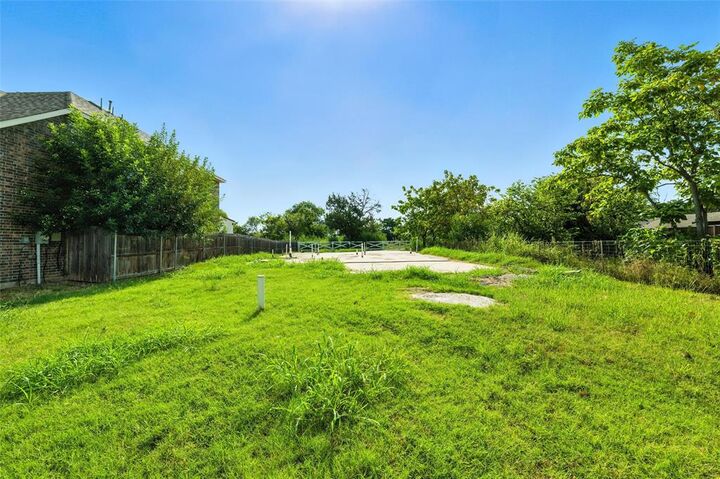 Photo de la propriété:  630 N Irving Heights Drive  TX 75061 