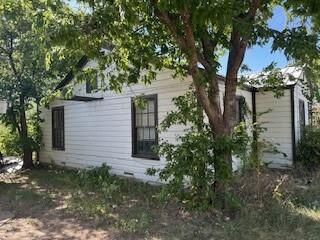 Property Photo: 1726 Lillius Street TX 79603