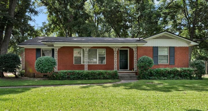 Property Photo: 5108 Dixie Garden Drive LA 71105