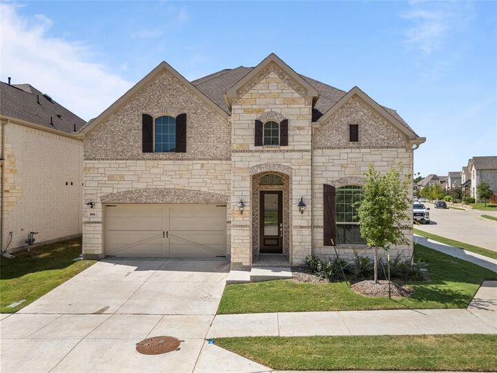 Property Photo:  300 Foxglove Hill  TX 76226 