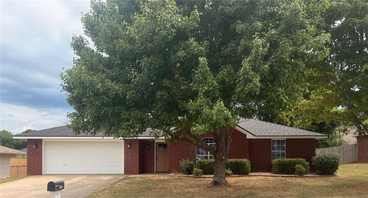 1622 Plum Tree Drive  Fayetteville AR 72704 photo
