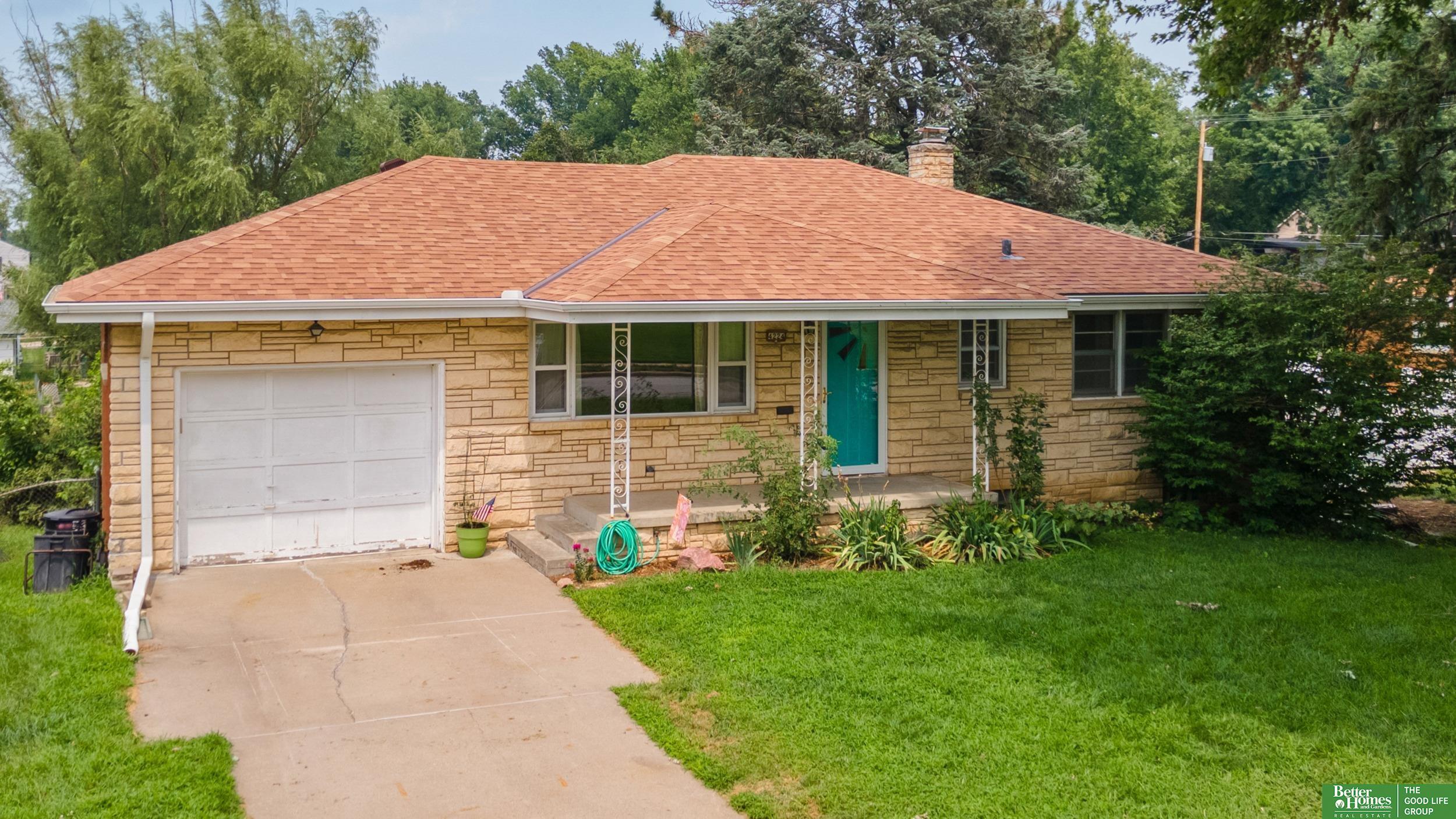 Property Photo: 4224 Oak Street NE 68105