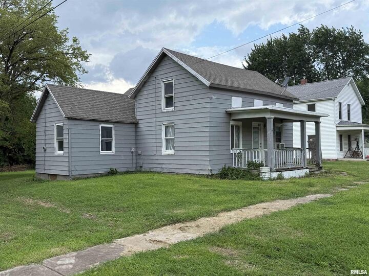 Property Photo: 817 S Elm Street IL 61734