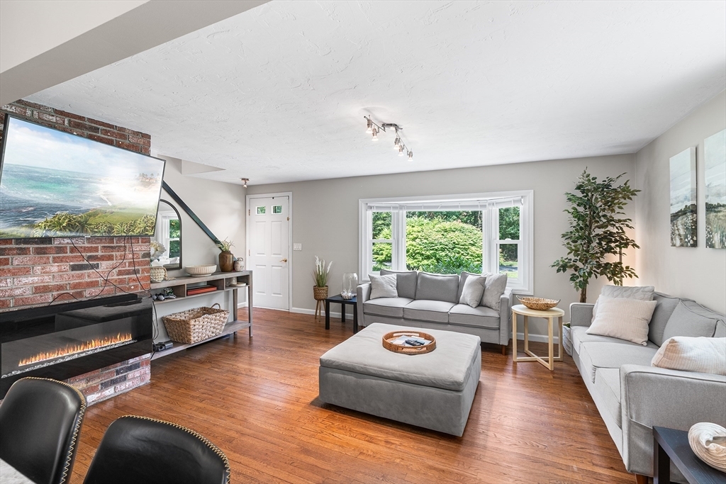 Property Photo:  9 Whitman Dr  MA 02563 