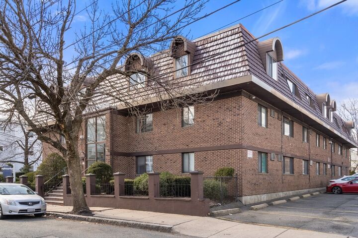 Property Photo:  84 Grant Street 12R  MA 02145 