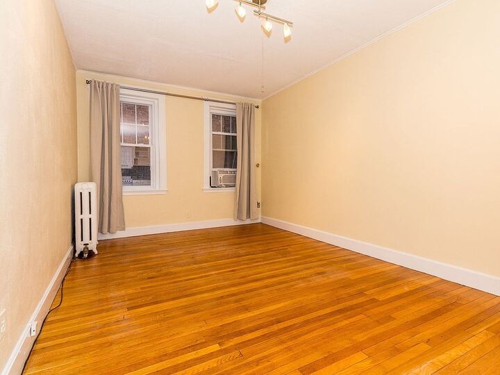 Property Photo:  25 Westbourne Ter 2A  MA 02446 