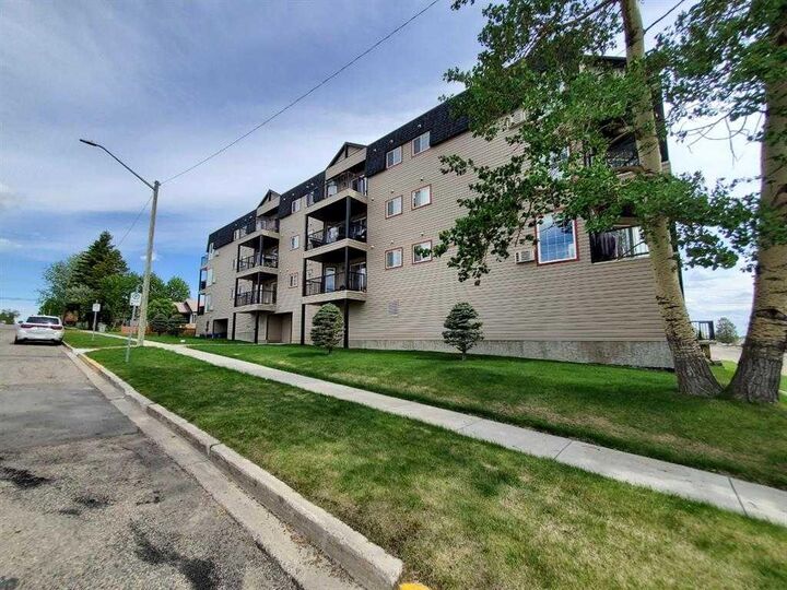 5037 7 Avenue 101  Edson AB T7E 0A8 photo