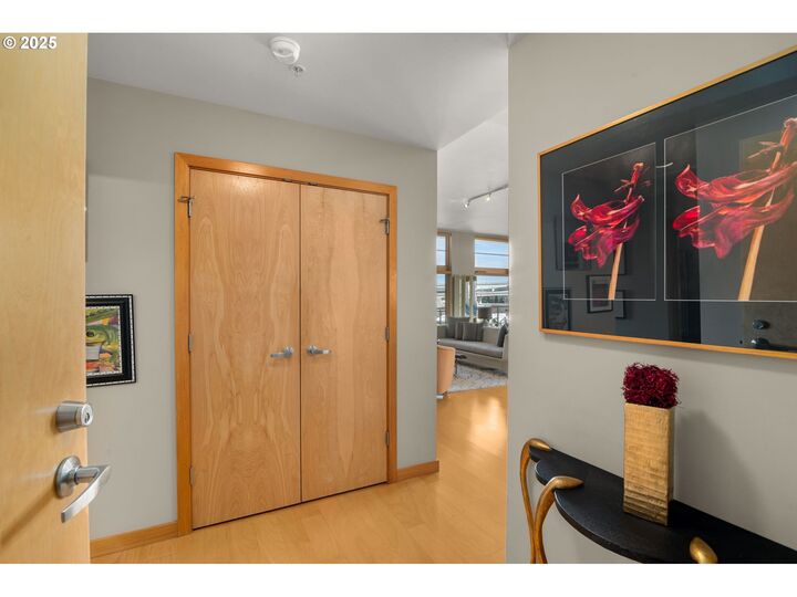 Property Photo: 1130 NW 12th Ave 600 OR 97209