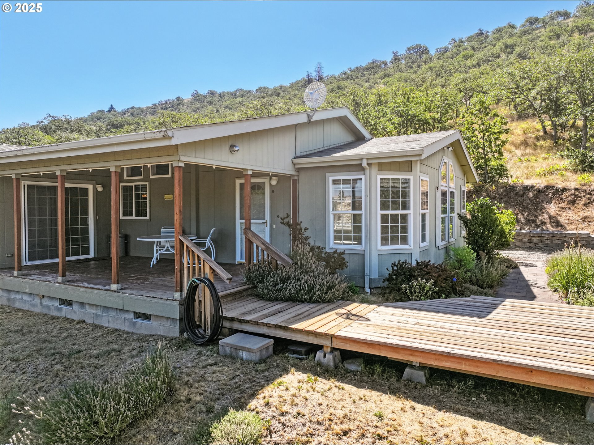 Property Photo: 6305 Cherry Heights Rd OR 97058