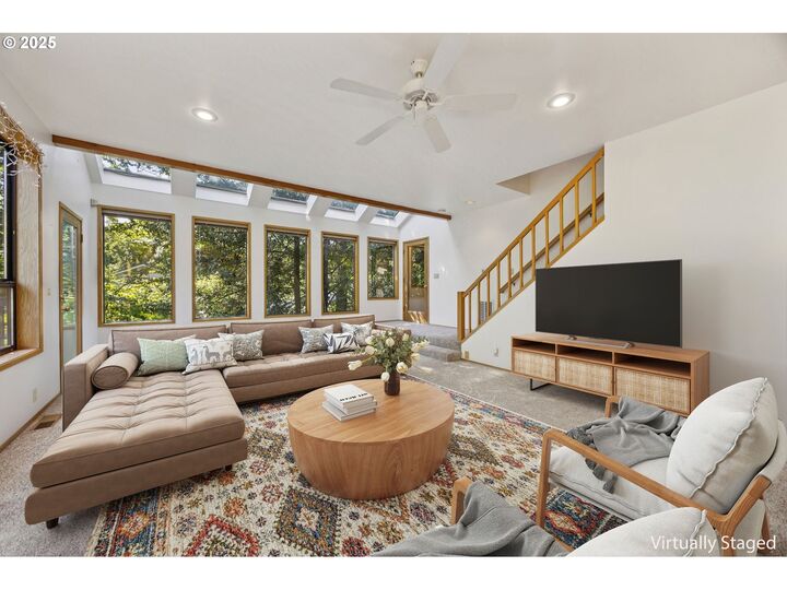 Property Photo:  3485 NW Thurman St  OR 97210 